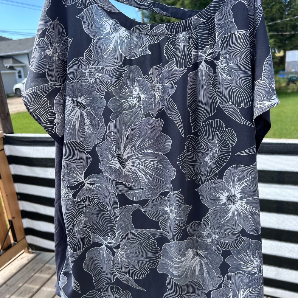 Women’s Navy Floral Short-Sleeve Top